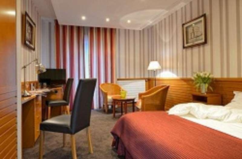 Hotel Le Berry Saint-Nazaire Стая снимка