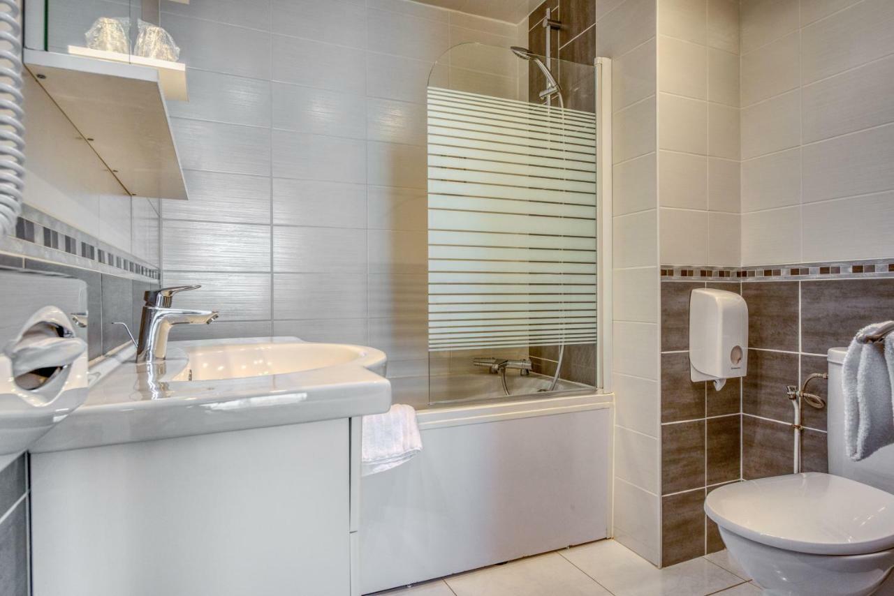 Hotel Le Berry Saint-Nazaire Екстериор снимка